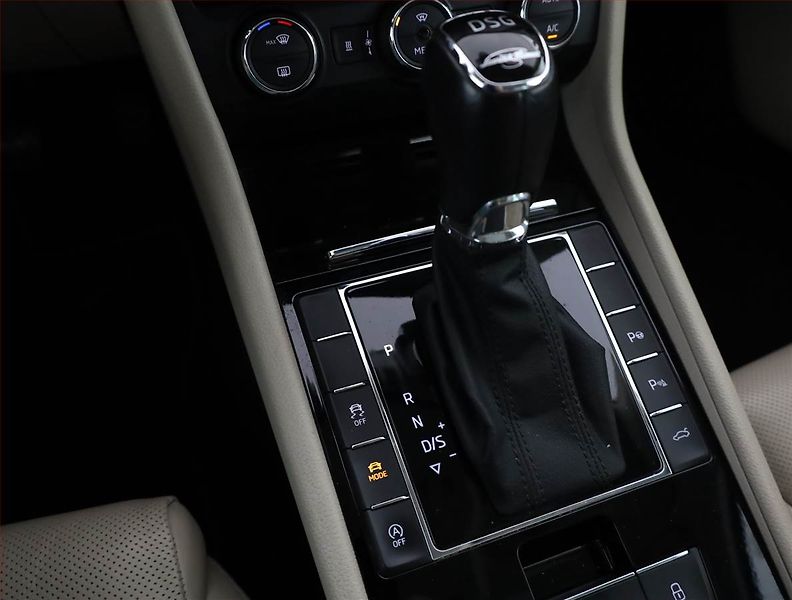 Škoda Superb (2015) Laurin&Klement 2.0 TSI, 4X4 - fotka 15 z 21