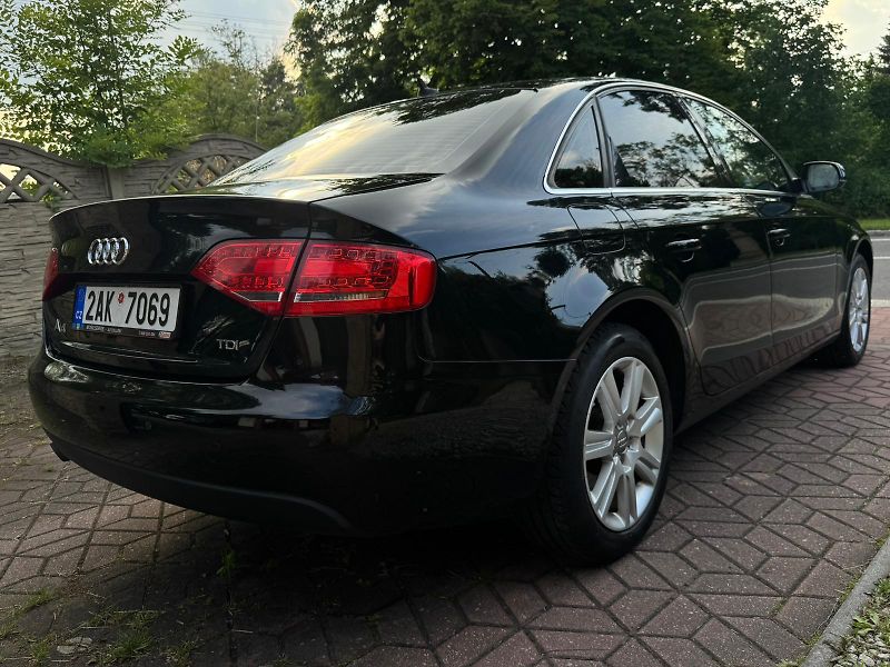 Audi A4 (2012) 2.0TDi ČR VÝBAVA SERVIS ČIDLA - fotka 6 z 26