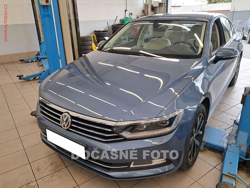 Volkswagen Passat (2015) 1.8TSI - fotka 1 z 3