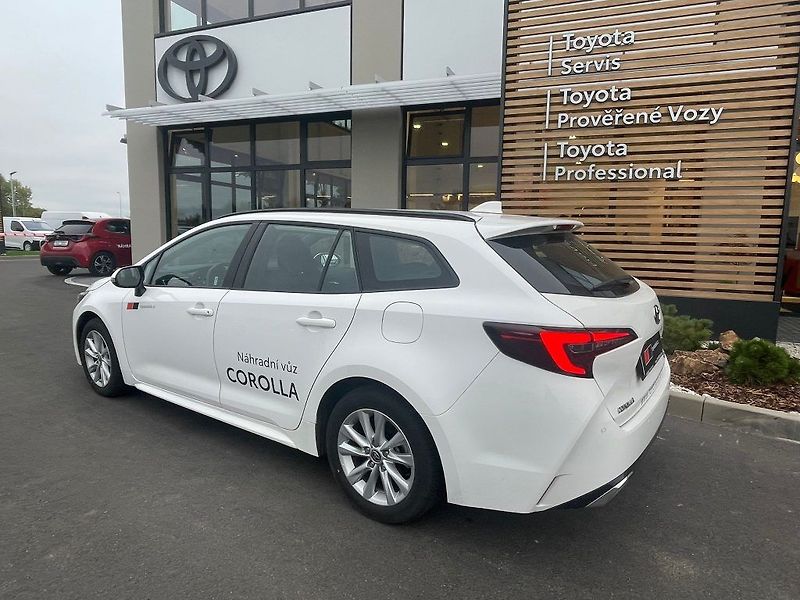 Toyota Corolla 1.8 Hybrid Comfort Business - fotka 3 z 28