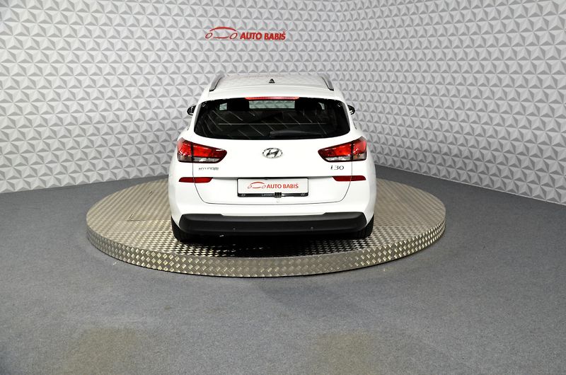 Hyundai i30 (2017) 1.6CRDi kombi 81kw - řetězová - fotka 7 z 23