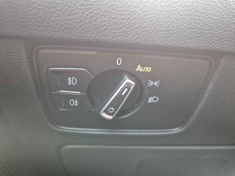 Volkswagen Passat Variant 2,0 BiTDI 176 kW R-lin - fotka 13 z 26