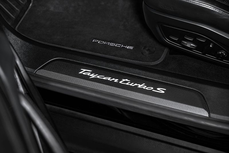 Porsche Taycan Turbo S Keramiky Pano 360 - fotka 20 z 28