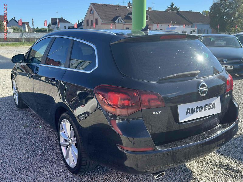 Opel Astra (2011) 1.4 T, 1.maj, AC, tempo - fotka 6 z 18