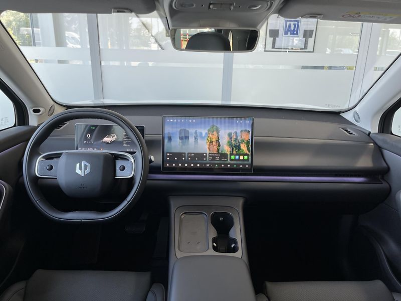 Leapmotor C10 REEV (2025) Design Hybrid EV - fotka 8 z 17