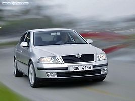 280 tisíc korun čili jen 8995 liber stojí nyní Škoda Octavia po zavedení šrotovného ve Velké Británii. V Česku přijde stejný vůz - s řízením na levé straně - na 350 tisíc korun.