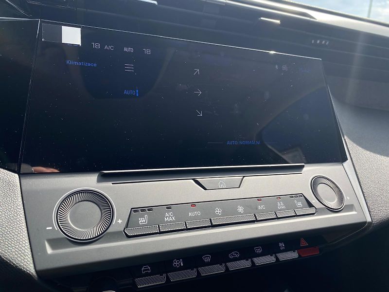 Peugeot 408 (2026) ALLURE Hybrid 145 e-DCS6 - fotka 20 z 28