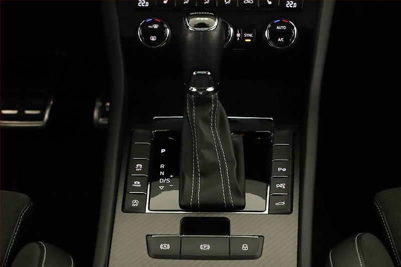 Škoda Superb (2023) Sportline 2.0 TSI - fotka 16 z 20
