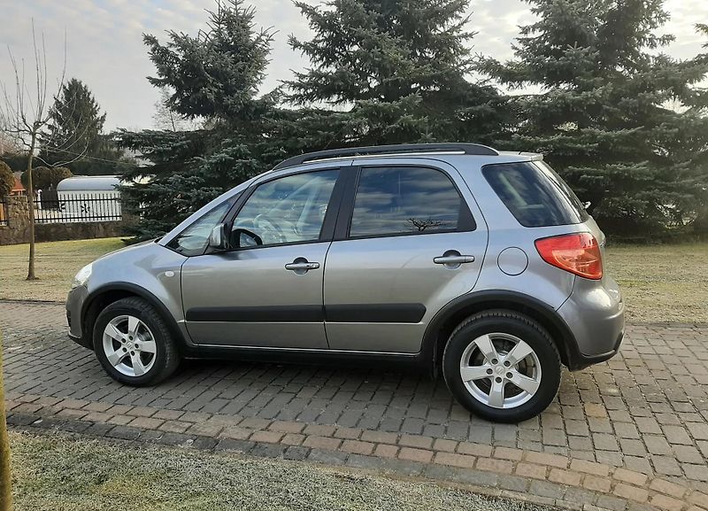 Suzuki SX4 (2010) Suzuki SX4, 1,6 4x4 r.v. 2010  - fotka 4 z 30