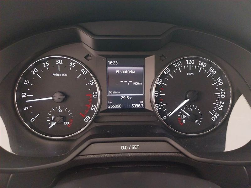 Škoda Octavia (2014) Elegance 1.6 TDI, Serv.kniha - fotka 11 z 18