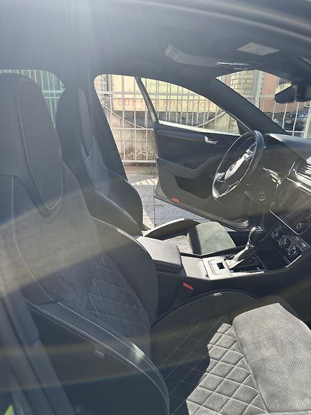 Škoda Superb (2022) SportLine - fotka 12 z 14