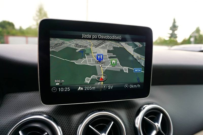 Mercedes-Benz GLA (2018) 2,0 220 135 kW - fotka 41 z 60