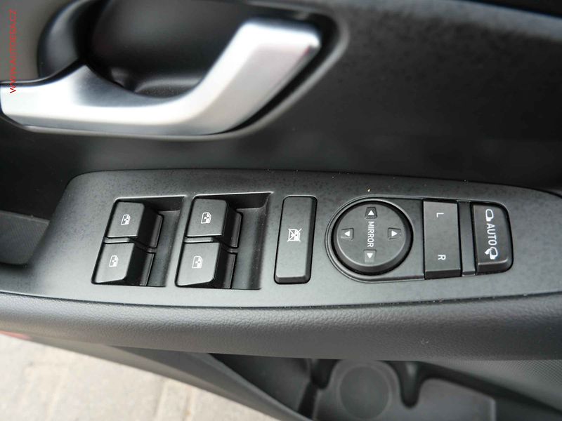 Hyundai i30 (2024) 1.5 DPi, 1.maj,ČR, Family - fotka 15 z 24