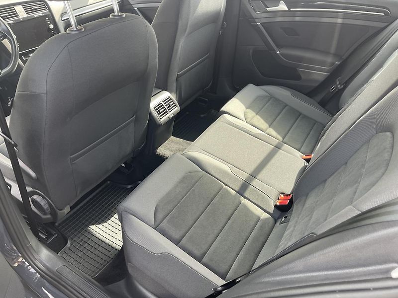 Volkswagen Golf 2.0TDi DSG HIGHL-NEHAV-Dph-ČR! - fotka 33 z 40