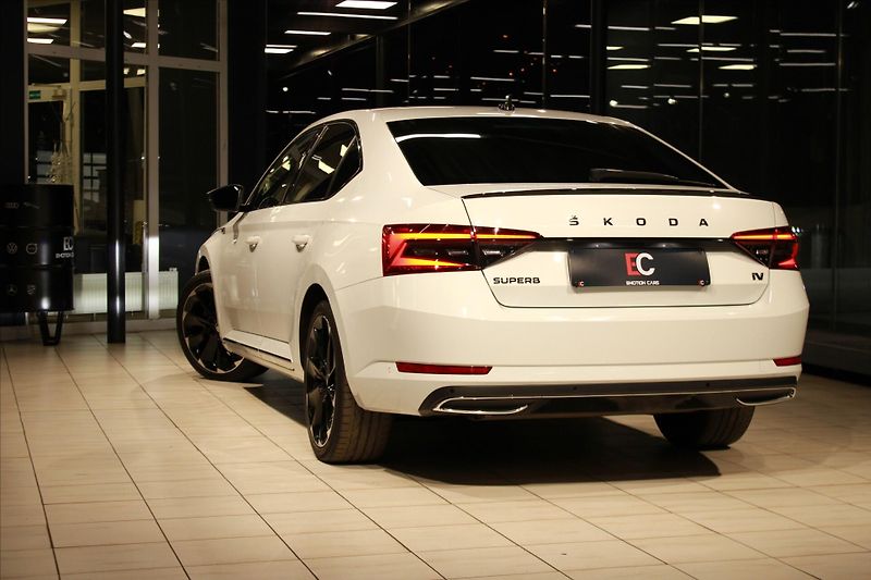 Škoda Superb iV DSG Sportline  5let/100tkm - fotka 30 z 32