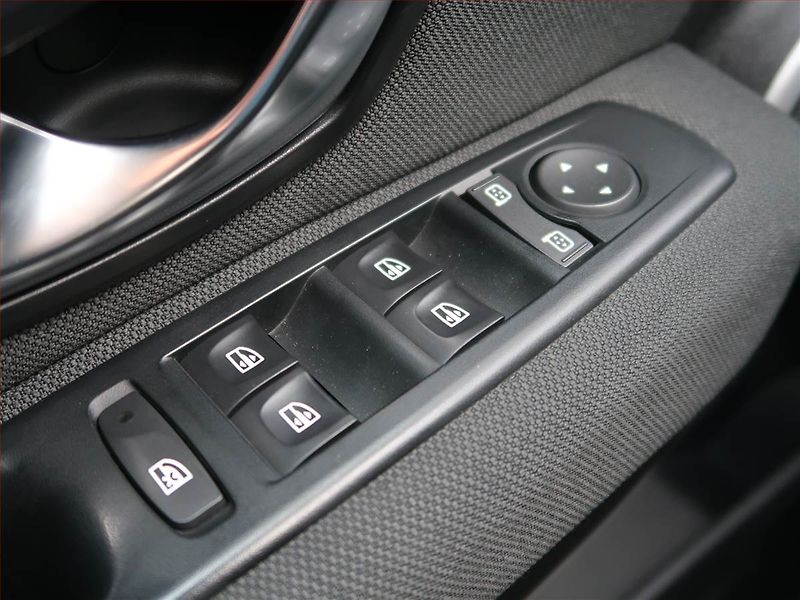 Renault Fluence (2012) 1.6 16V, Tempomat - fotka 17 z 17