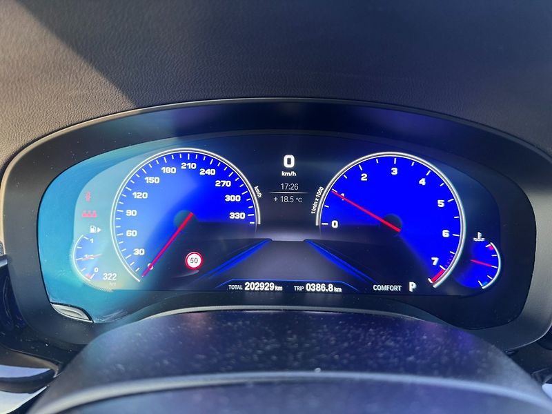 BMW Řada 5 (2018) 540i G31 3,0 250KW MPACKET 4X4 - fotka 21 z 50
