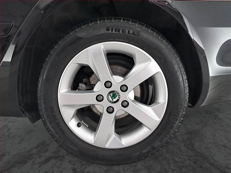 Škoda Octavia (2011) Ambiente Plus 1.2 TSI - fotka 13 z 15