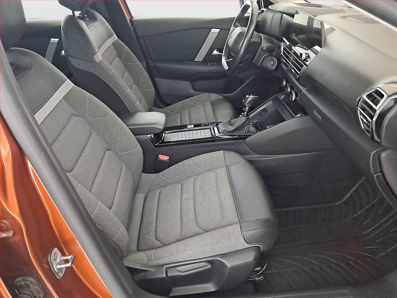 Citroën C4 (2021) 1.2 PureTech, ČR,1.maj - fotka 9 z 21