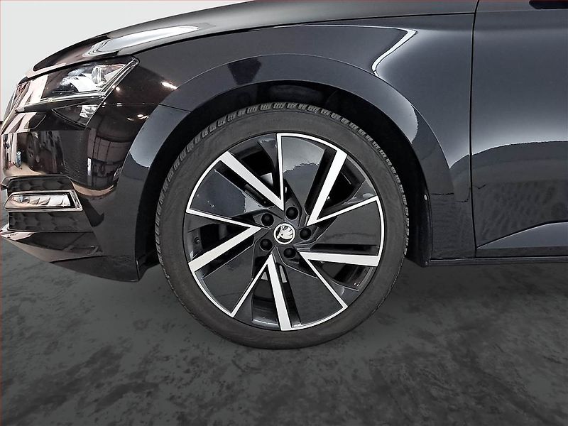 Škoda Superb (2023) 2.0 TDI - fotka 15 z 22