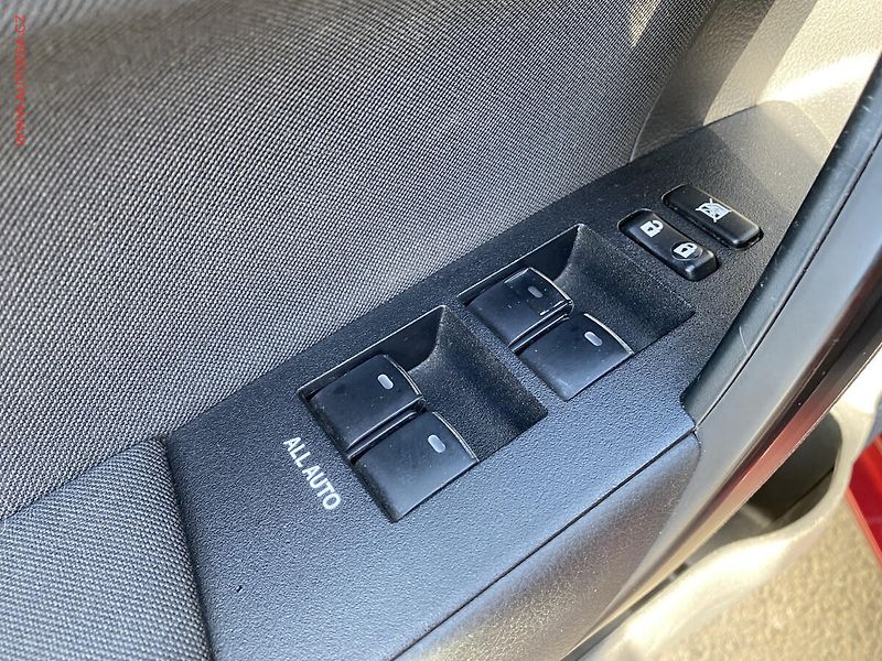Toyota Corolla (2016) 1.6i, ČR, Xenon, AC - fotka 13 z 17