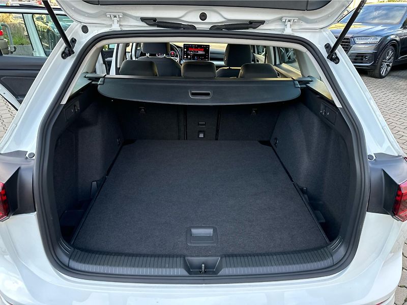 Volkswagen Golf Life 1.5 TSI 110kW Variant - fotka 20 z 20