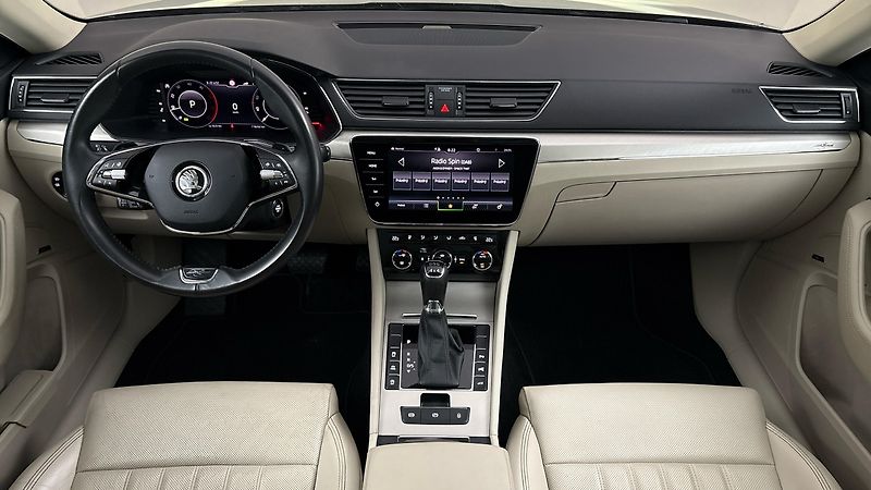 Škoda Superb 2.0 TDI DSG 4x4 L&K Combi - fotka 8 z 36