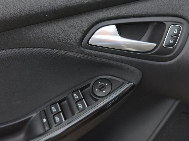 Ford Focus (2018) 1.0 EcoBoost 92kW, Serv. kniha - fotka 13 z 23