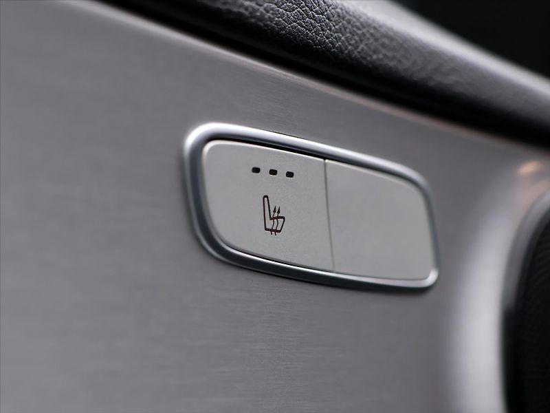 Mercedes-Benz Třídy C 2.0 220d 143kW Aut. LED - fotka 15 z 37