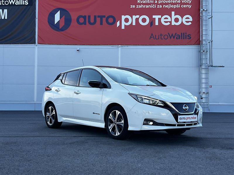 Nissan Leaf EV 110kW 40kWh Tekna - fotka 2 z 26