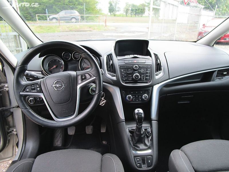 Opel Zafira 1,6D-100KW-NOVÁ STK - fotka 16 z 24