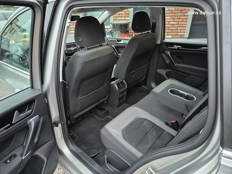 Volkswagen Golf Sportsvan (2016) 1.4TSi 110KW Highline NAVI - fotka 39 z 57