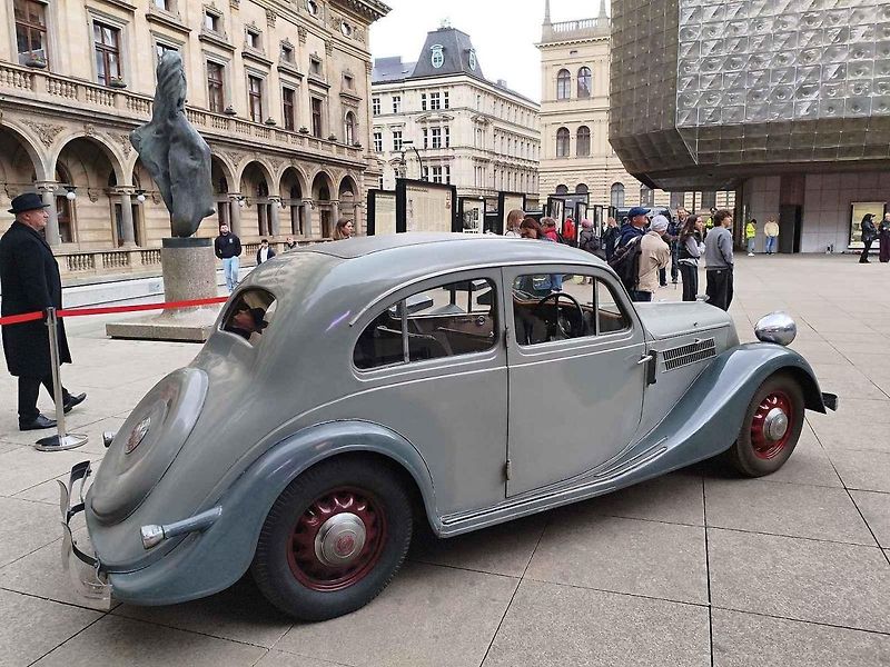 Automobil Z-5 Express ze sbírek Národního technického muzea, jímž jezdil nacisty popravený protektorátní premiér generál Alois Eliáš.