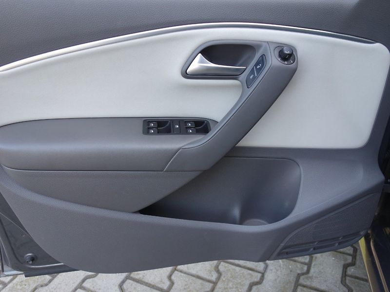 Volkswagen Polo (2010) 1.6TDI 66kW DSG BEATS -DPH - fotka 26 z 41