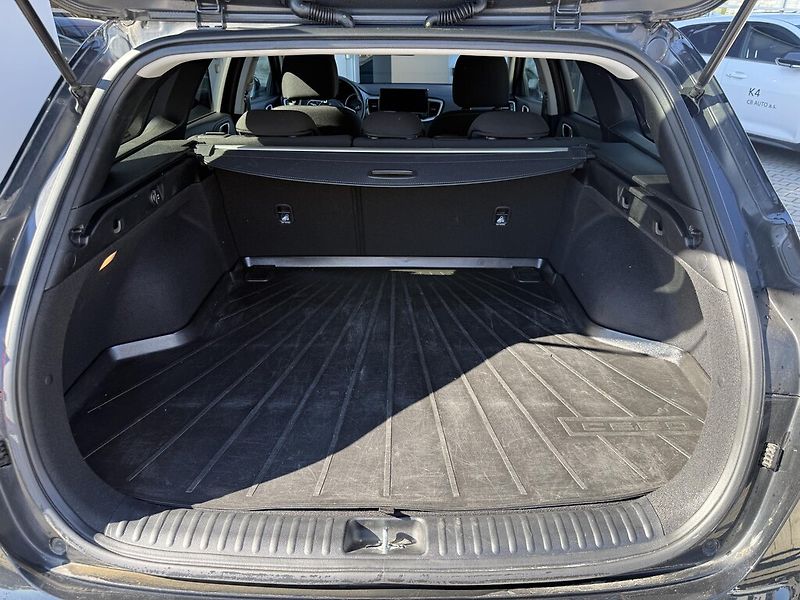 Kia Ceed (2025) 1,5 T-GDi 7DCT TOP + BUS - fotka 6 z 6