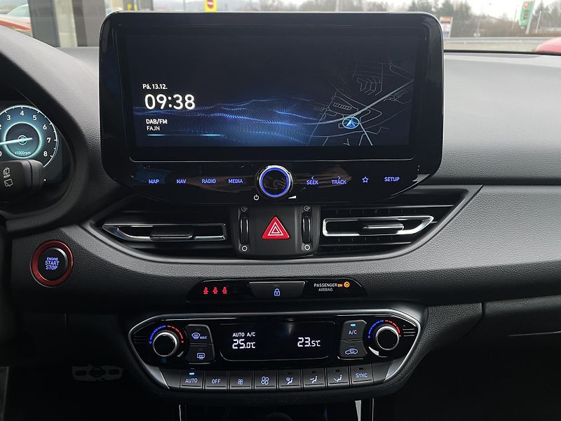 Hyundai i30 1,5 T-GDI MHEV 103kW N-line AT - fotka 23 z 32
