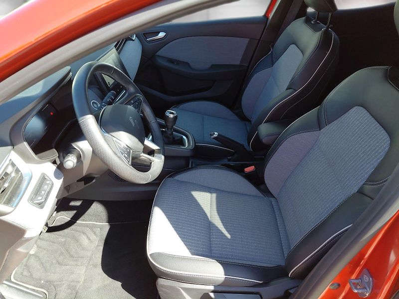 Renault Clio (2024) 1,0 TCe Techno 67 kW ČR - fotka 13 z 24