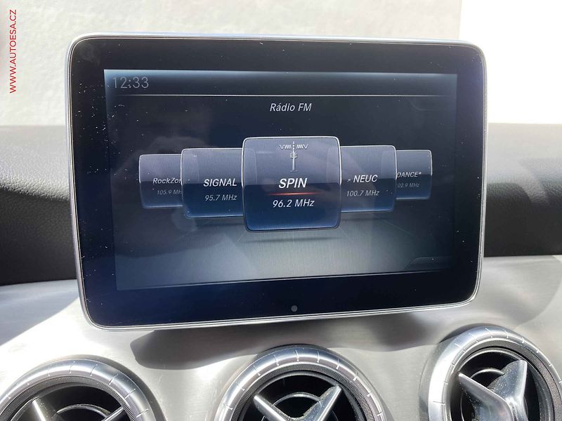 Mercedes-Benz CLA (2015) 2.0 i 250, AT, bixen, navi - fotka 18 z 20