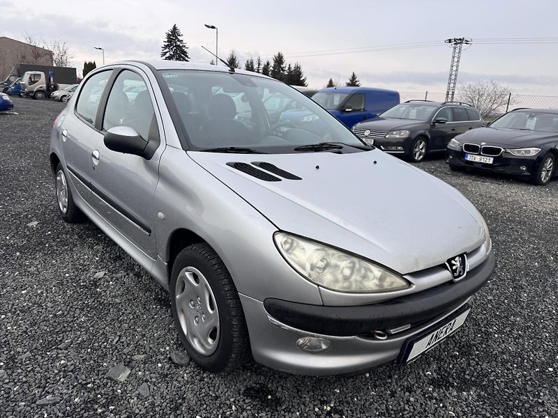 Peugeot 206 1.4i, 55 kW, 5-ti dvéř - fotka 1 z 15