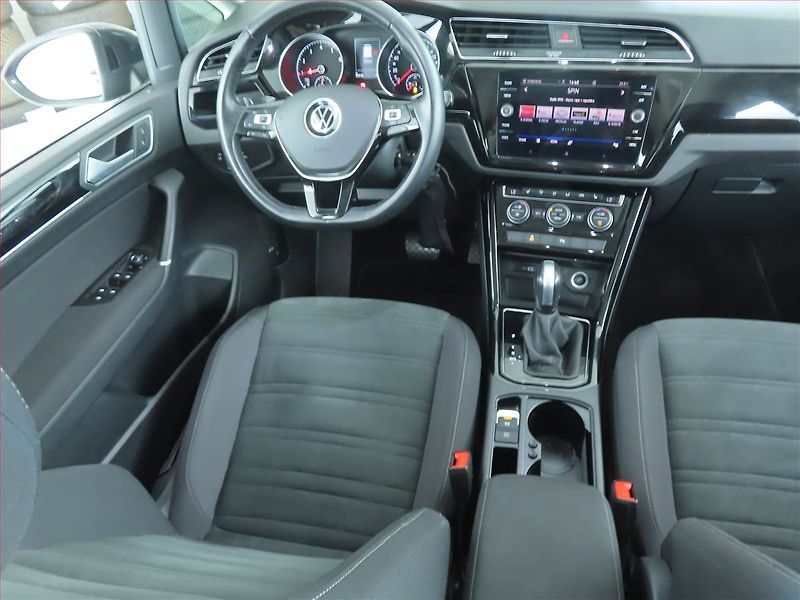Volkswagen Touran (2023) 1.5 TSI - fotka 7 z 30