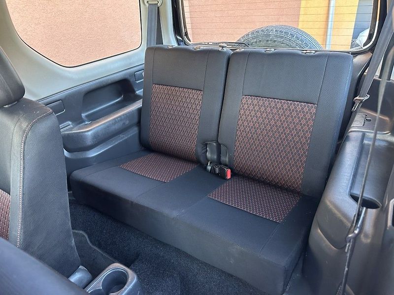 Suzuki Jimny 1.3i 63kW serviska Top stav - fotka 17 z 23