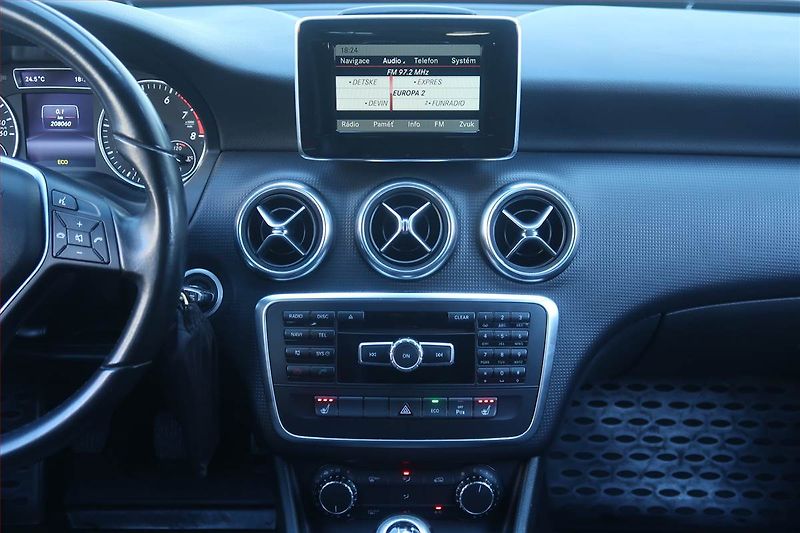 Mercedes-Benz Třídy A (2014) A 180, Park. senzory - fotka 12 z 19