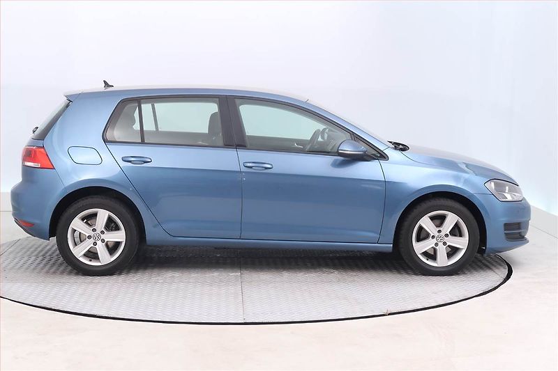 Volkswagen Golf (2013) 1.6 TDI, Serv.kniha, Navi - fotka 6 z 17