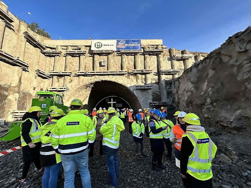 Žehnání svaté Barbory na stavbě tunelu Homole na budoucí dálnici D35 u Vysokého Mýta.