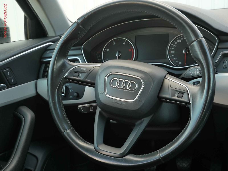 Audi A4 (2016) 2.0 TDi, AC, bixen, park - fotka 11 z 22