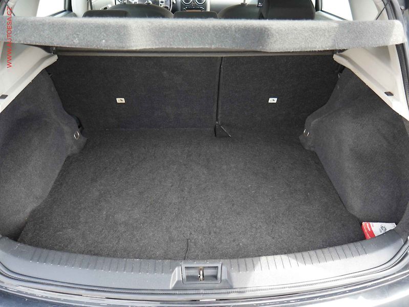 Nissan Qashqai (2009) 2.0dCi 4x4, AC, temp - fotka 7 z 19
