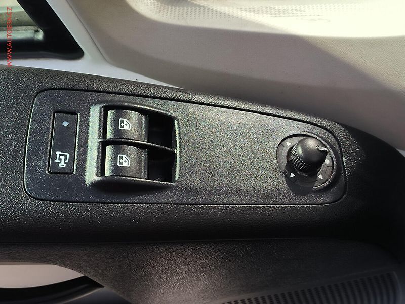 Citroën Jumper (2018) 2.0HDi L3H2 6míst, ČR, AC - fotka 16 z 17