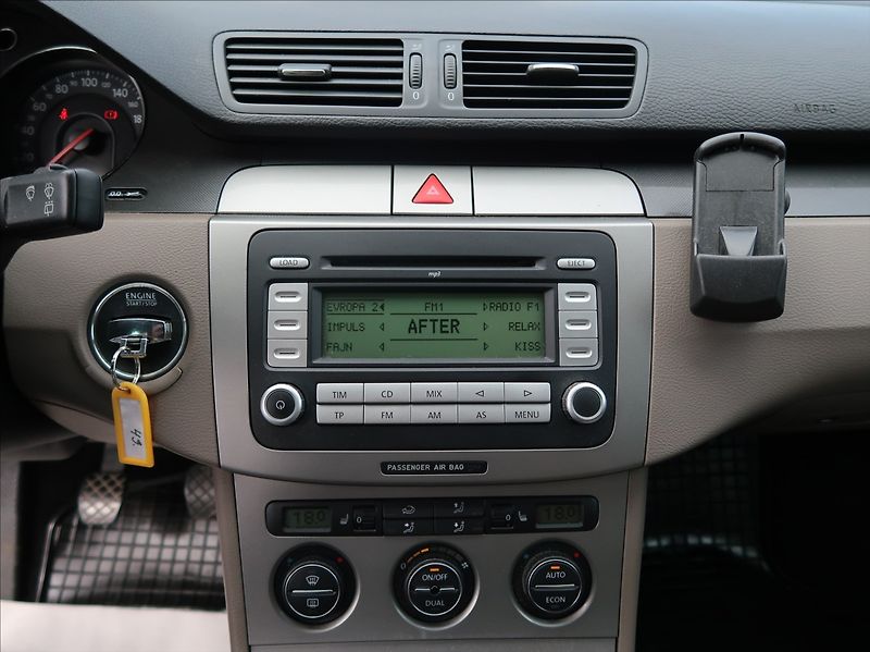 Volkswagen Passat 2,0 TDi,103kW,Tempomat,tažné - fotka 14 z 22