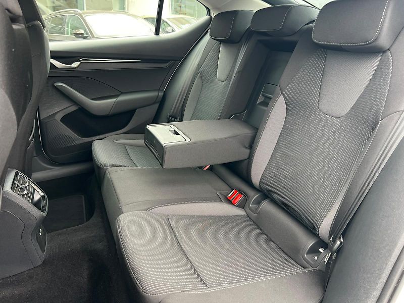 Škoda Octavia TOP SELECTION 1,5 TSI 110kW - fotka 21 z 26