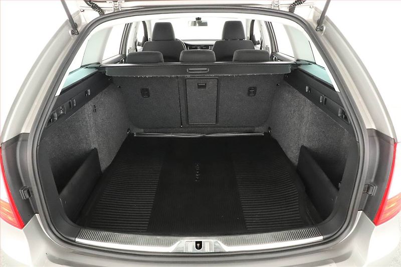 Peugeot 208 (2016) 1.2 PureTech, Serv.kniha - fotka 15 z 16